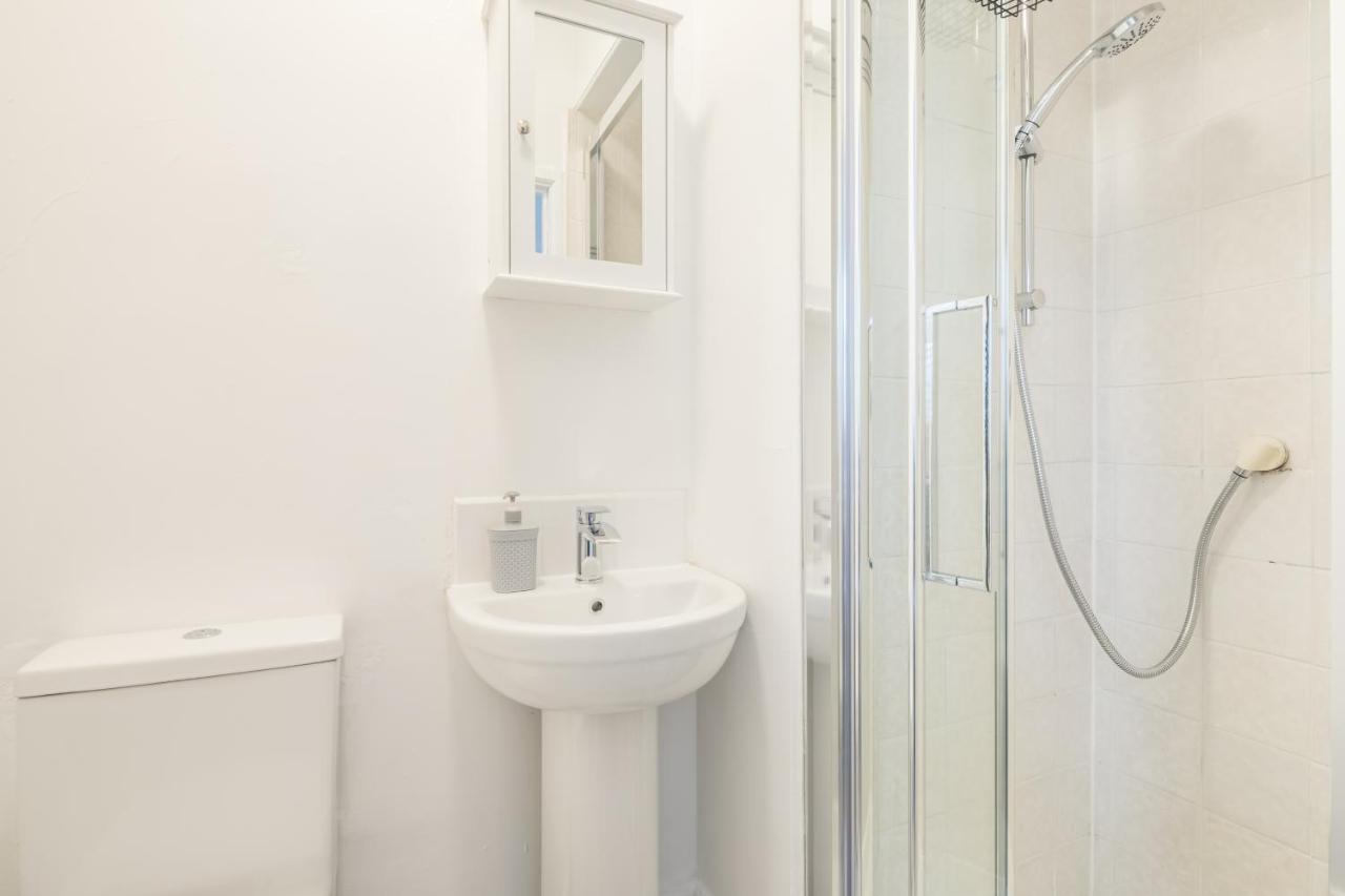 Private Room 4 With Kitchenette By Cb Stays No Minimum Stays CBG Eksteriør bilde