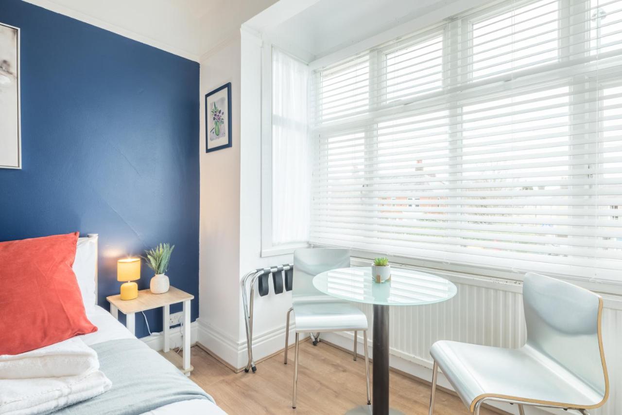 Private Room 4 With Kitchenette By Cb Stays No Minimum Stays CBG Eksteriør bilde