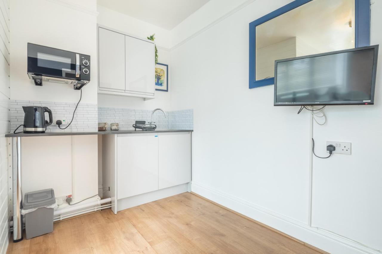 Private Room 4 With Kitchenette By Cb Stays No Minimum Stays CBG Eksteriør bilde